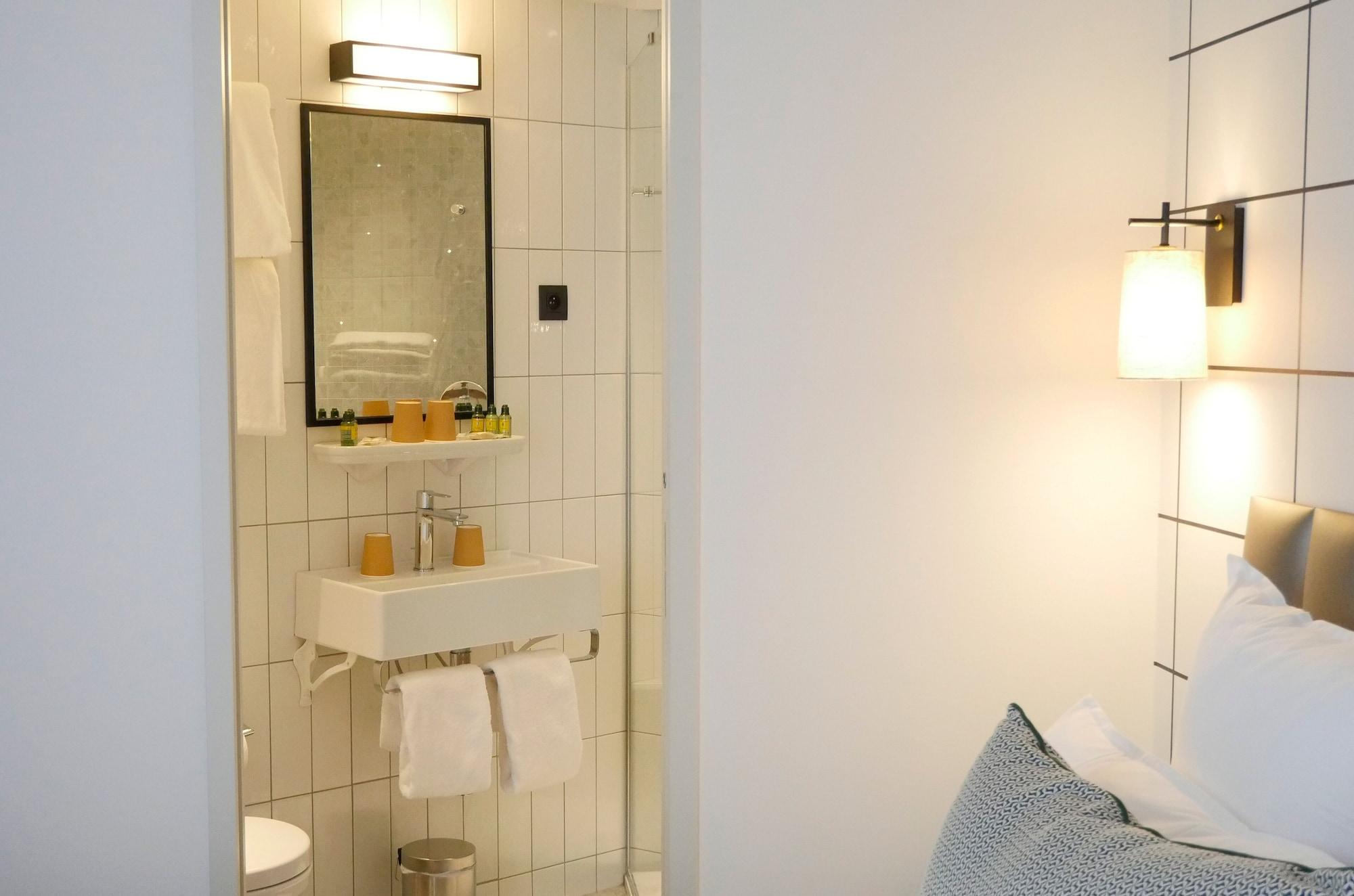Hotel Moderniste Paris Bagian luar foto